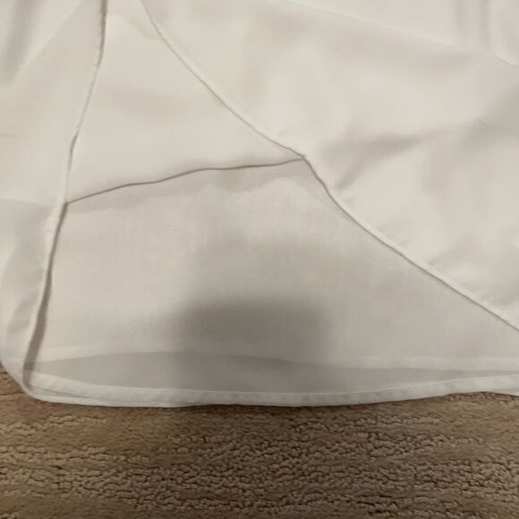 Small White Essue Long Sleeve Blouse - Picture 8 of 8